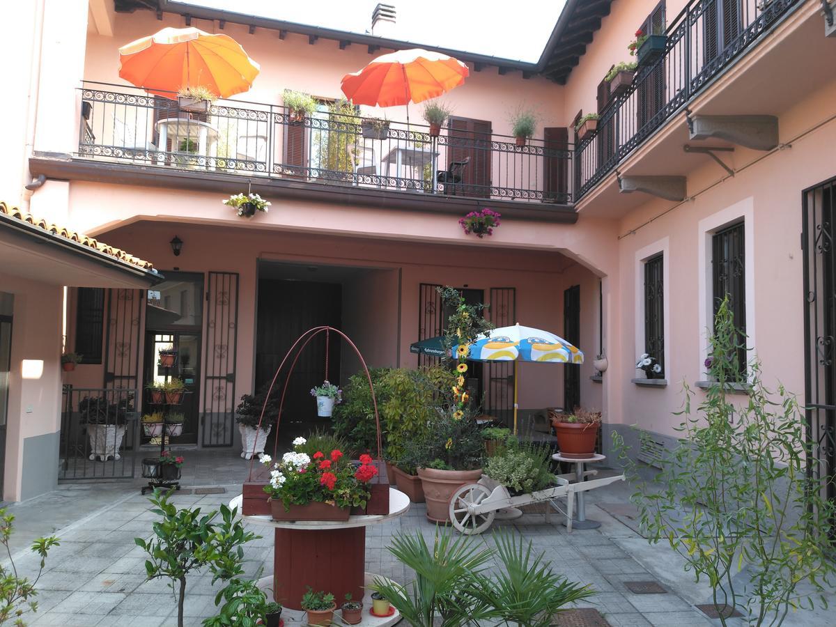 La Corte Del Poeta Hotel Buscate ภายนอก รูปภาพ